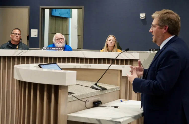 Plan for municipal court hits snag